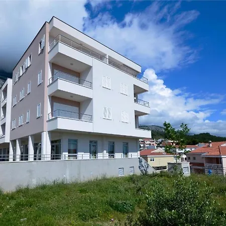 Rhapsody Apartment *